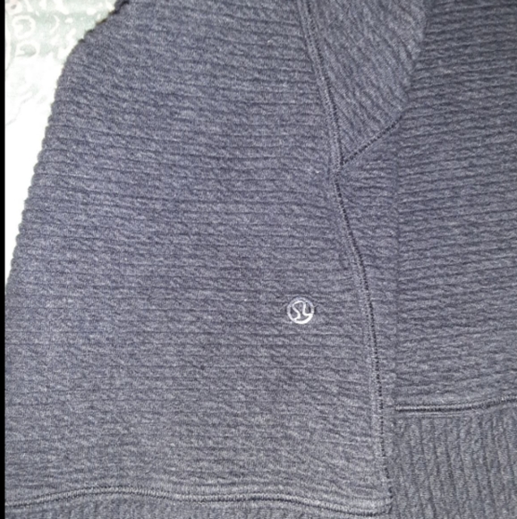 Lululemon Jacket 🖤🩶 - Picture 10 of 10